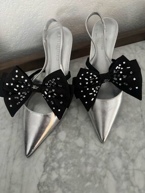 NWOB Karl Lagerfeld Silver Slingback Pointed-Toe kitten heels Size 10
